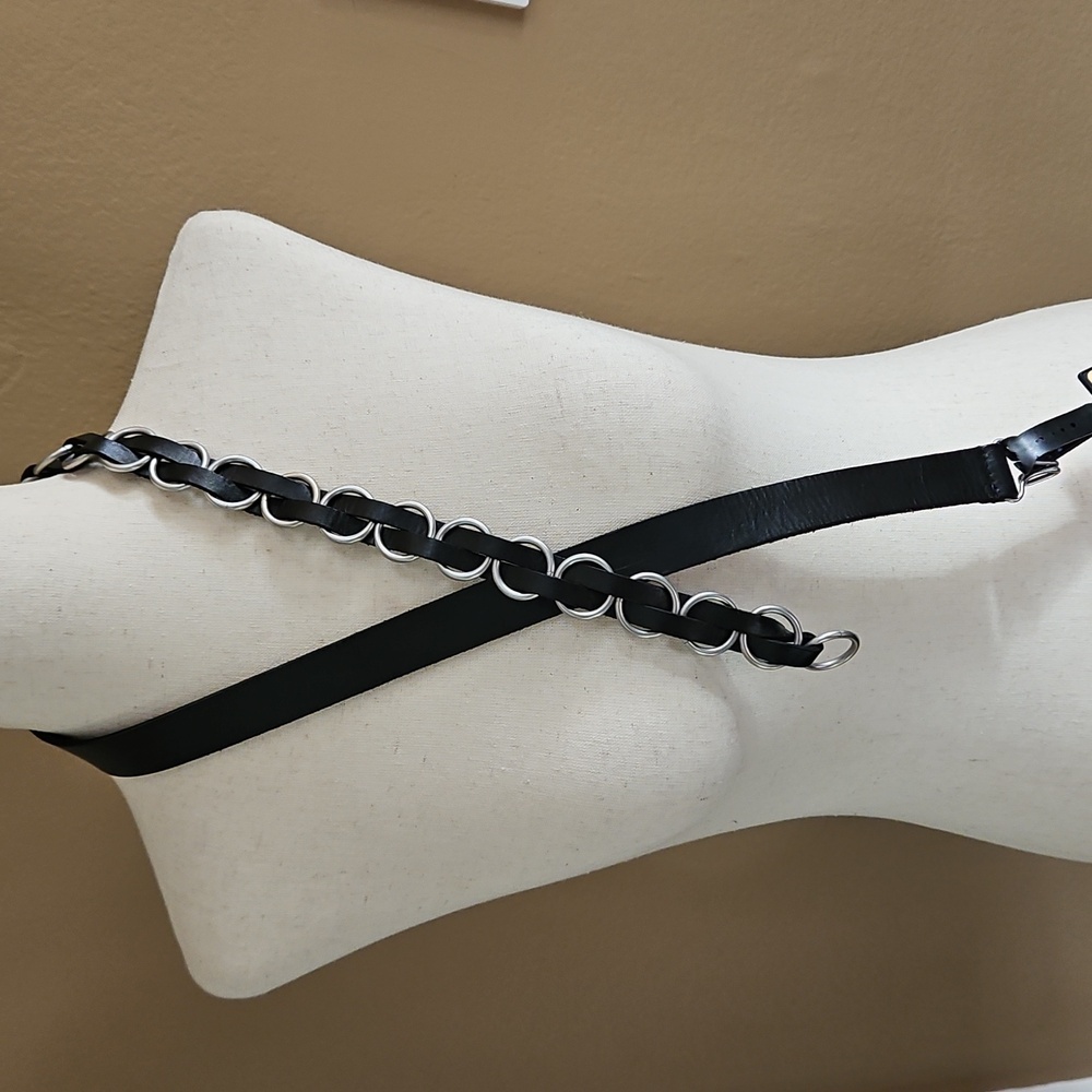 NWT Linea Pelle Black Silver CIRCLES goth 90s Thin Belt   Size Small